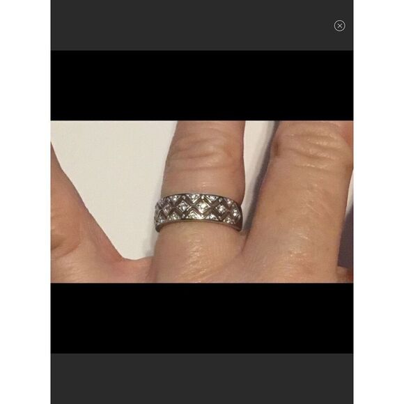 New Chevron Design Sim Diamond Wedding/Anniversary Band Ring Sz 8 - Picture 3 of 3